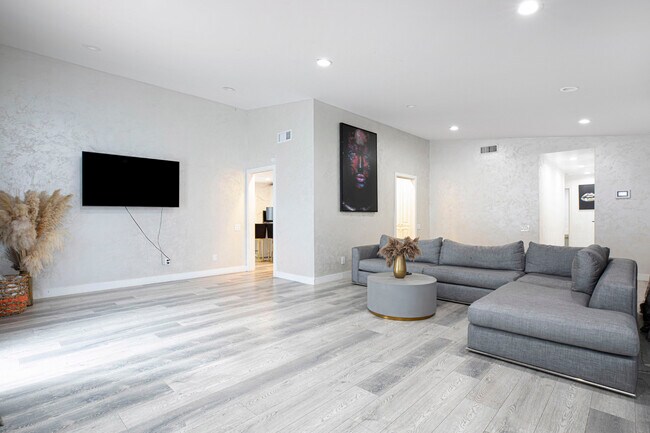 Foto del edificio - 12465 Nugent Dr