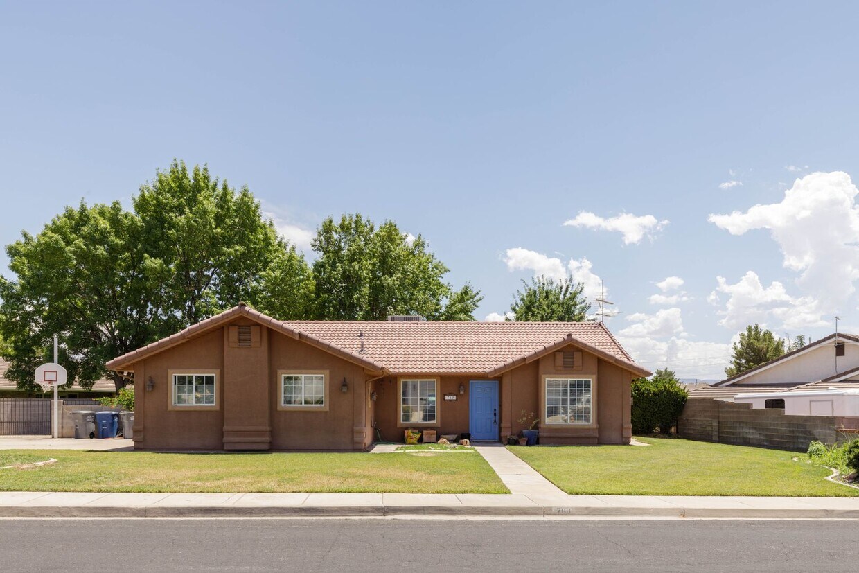 Primary Photo - 3 Bedroom 2.5 Bathroom Home on Morningside...