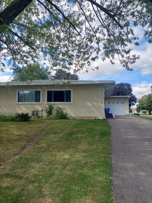 StreetView - 704 Truman Ave