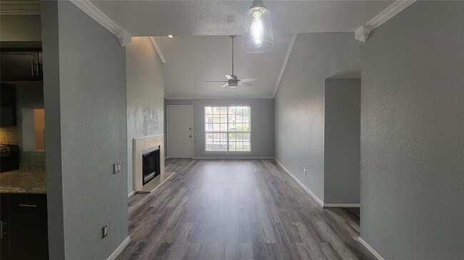 Building Photo - 1860 White Oak Dr