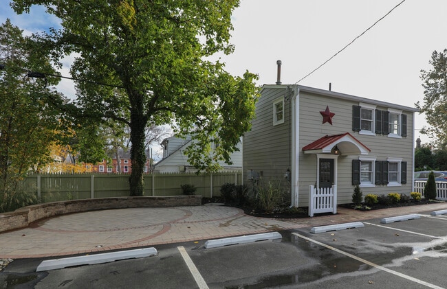 Building Photo - 114 E State St