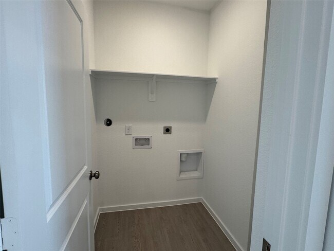 Building Photo - 26013 Hampshire Dr