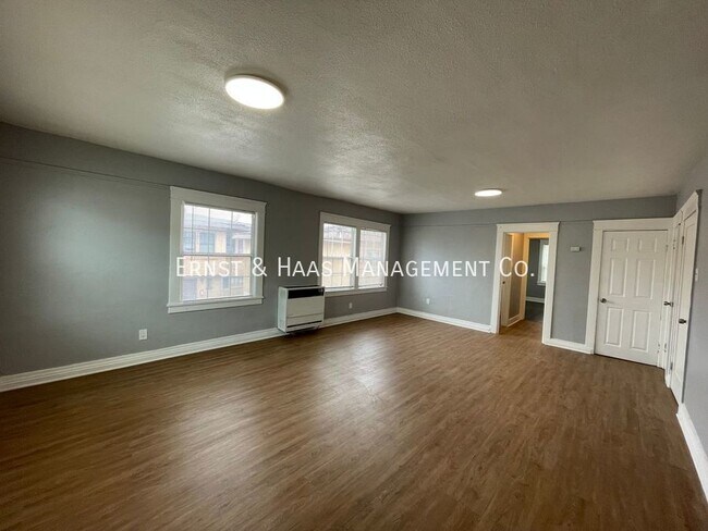 Foto del edificio - Fantastic 4 Bedroom  2 Bath Apartment Near...