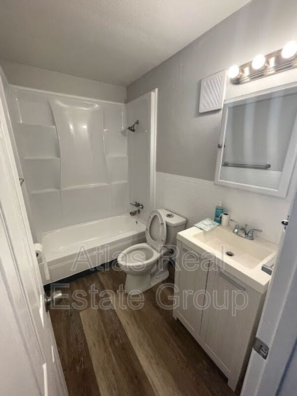 Foto del edificio - 16300 E Colfax Ave