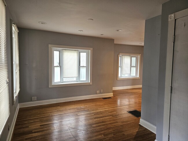 Building Photo - 77 Cedar St