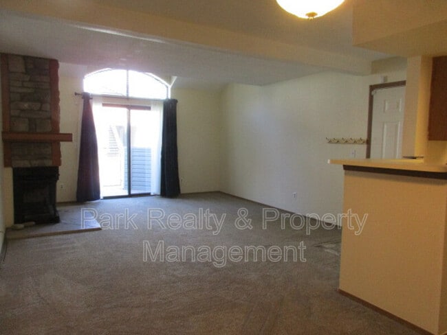 Building Photo - 921 S Zeno Way