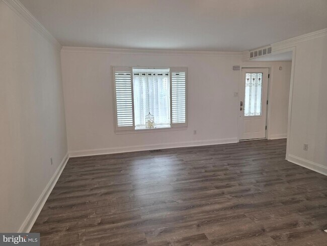Foto del edificio - 251 Fir Tree Ct