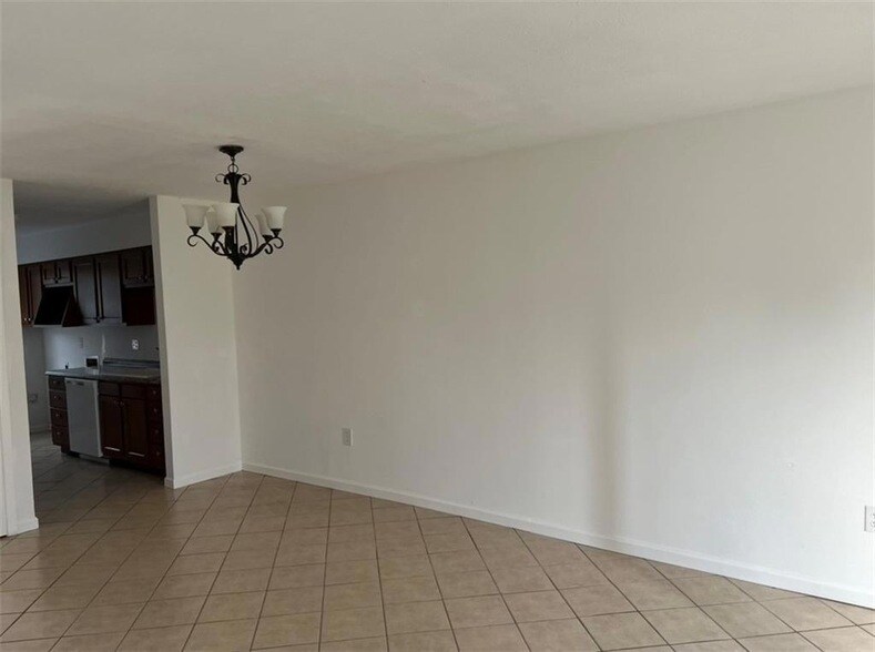 Building Photo - 203 Maryland Dr