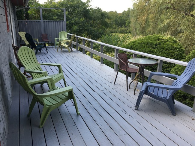 Huge Deck - 100 Meadow Ln