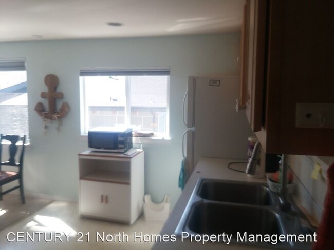 Foto del edificio - 1 br, 1 bath House - 6971 Salmon Beach Rd