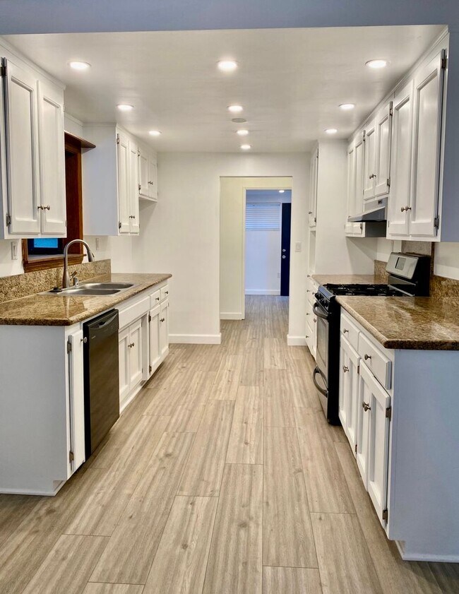 Foto del edificio - 3Br 2ba with Family room, Room for RV, Boat!