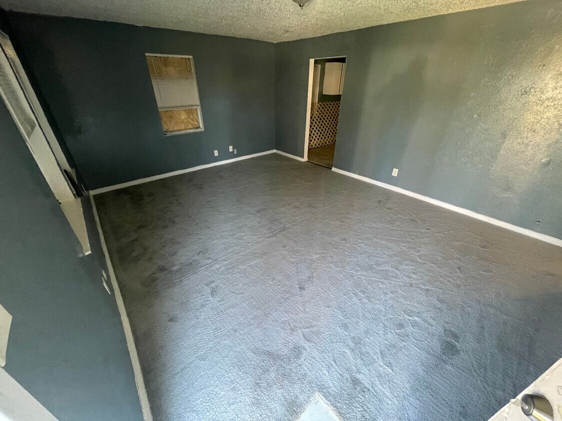 Foto principal - 2 Bed 1 Bath
