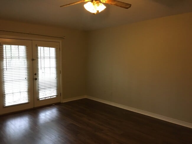 Building Photo - 3/2/2 SHISD