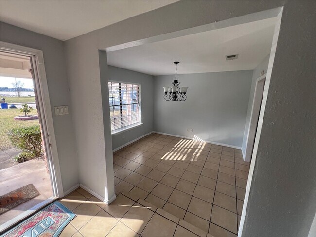 Foto del edificio - 818 Fairlawn Dr