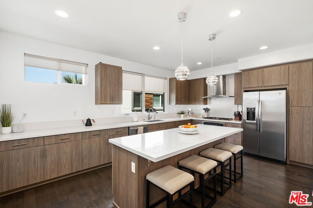 Foto principal - 658 N Gramercy Pl