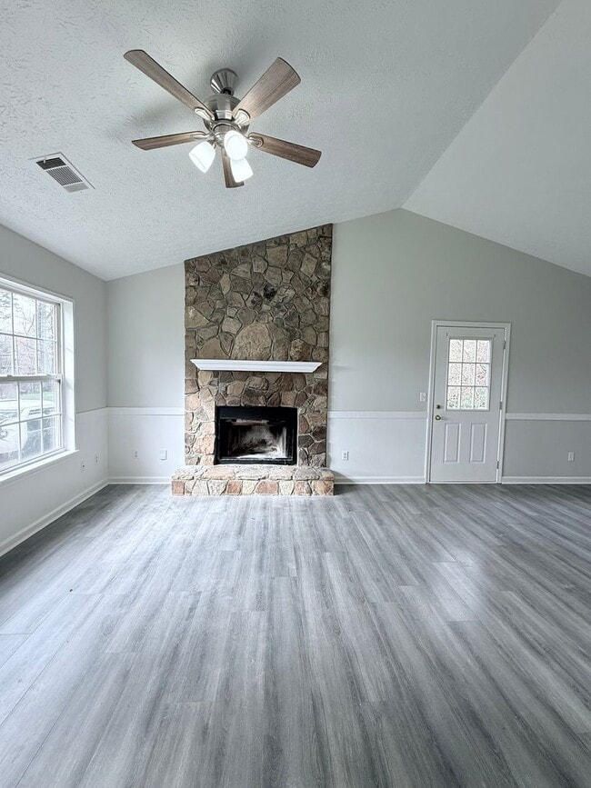 Building Photo - 3 Bed/2 bath home in great Forsyth County Location!