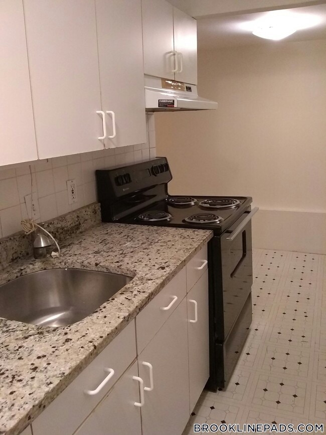 Foto del edificio - 208 Winthrop Rd