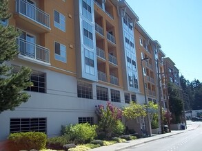 Building Photo - 118 107th Ave NE