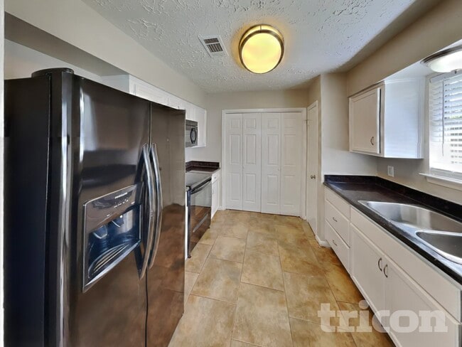 Building Photo - 20211 Cottonglade Ln