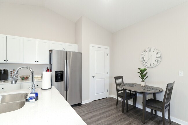 Building Photo - 1724 Watervale Ct