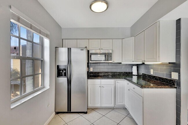 Foto del edificio - 1060 Lake Shore Dr