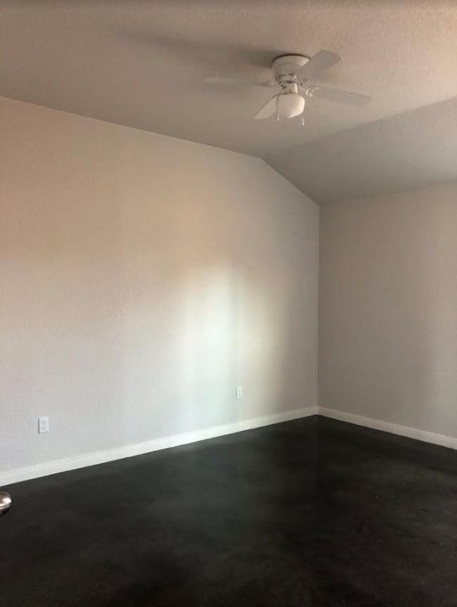 Tall Vaulted Ceilings - 128 E Ball Rd