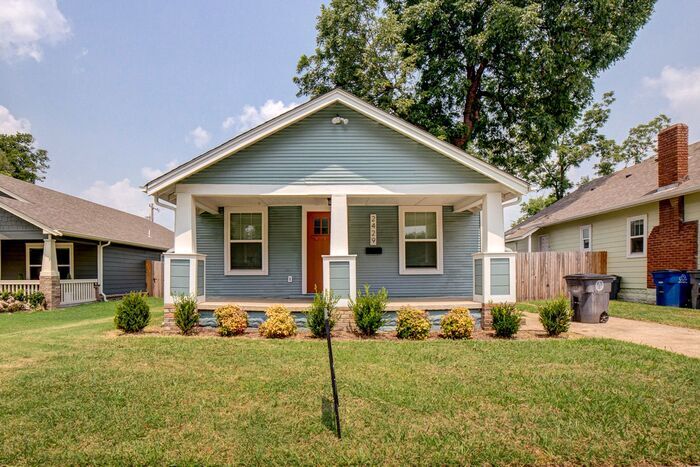 Primary Photo - Spacious 3/2 with Front Porch, Fenced Yard...