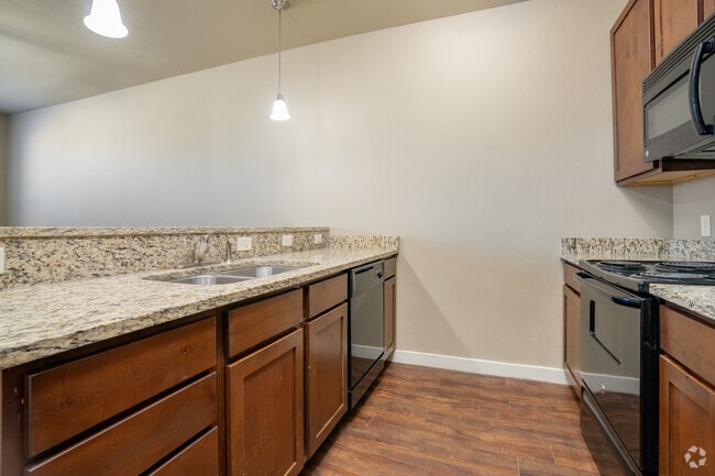 1BR, 1BA - 635SF - City Place Apartments