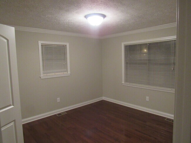 Foto del edificio - 4 Bedroom, 3 Bath Basement Ranch with Coun...