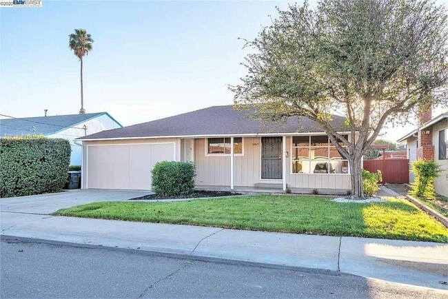 Building Photo - 14571 Juniper St