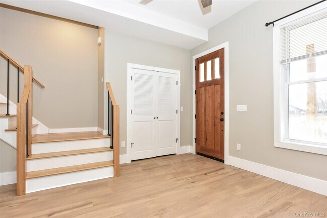 Building Photo - 127 Pine St