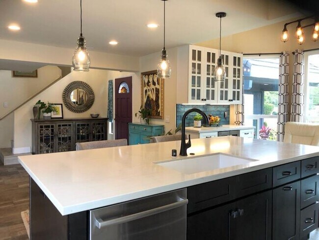 Foto del edificio - Gorgeous remodeled 4 bed/3 bath Carlsbad d...