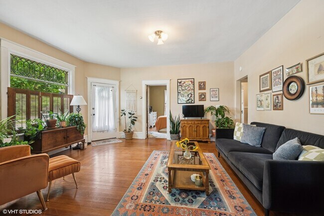Foto del edificio - 403 S Hough St