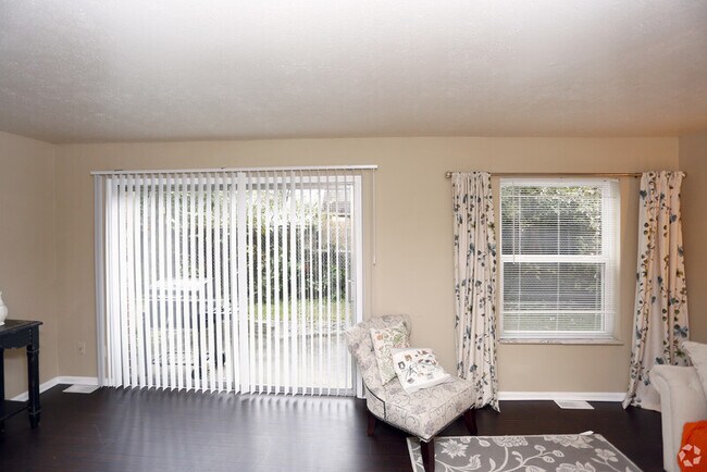 Foto del edificio - 615 E Thompson Rd