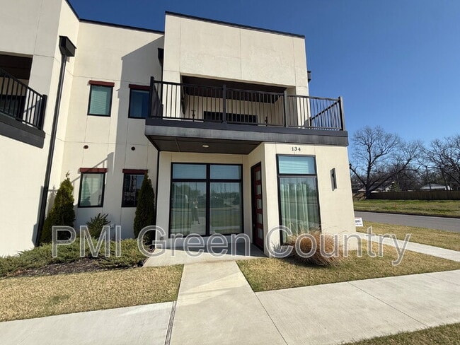 Building Photo - 134 E Elgin St