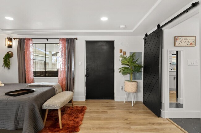 Foto del edificio - 613 Thayer Dr