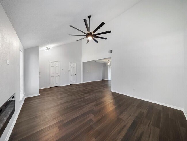 Building Photo - 3002 Mesquite Dr