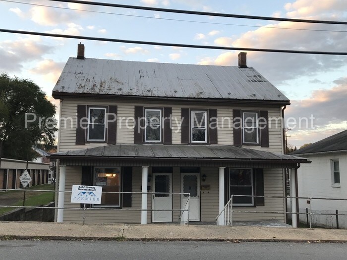 Primary Photo - 111 W High St