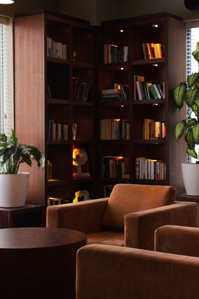 Building Photo - Milton Parc