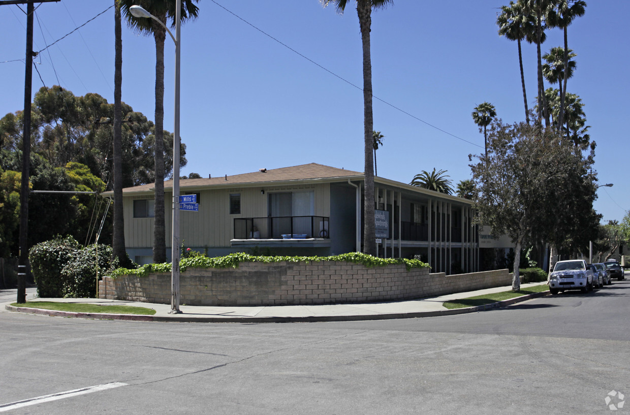 Primary Photo - Tradewinds Apartments