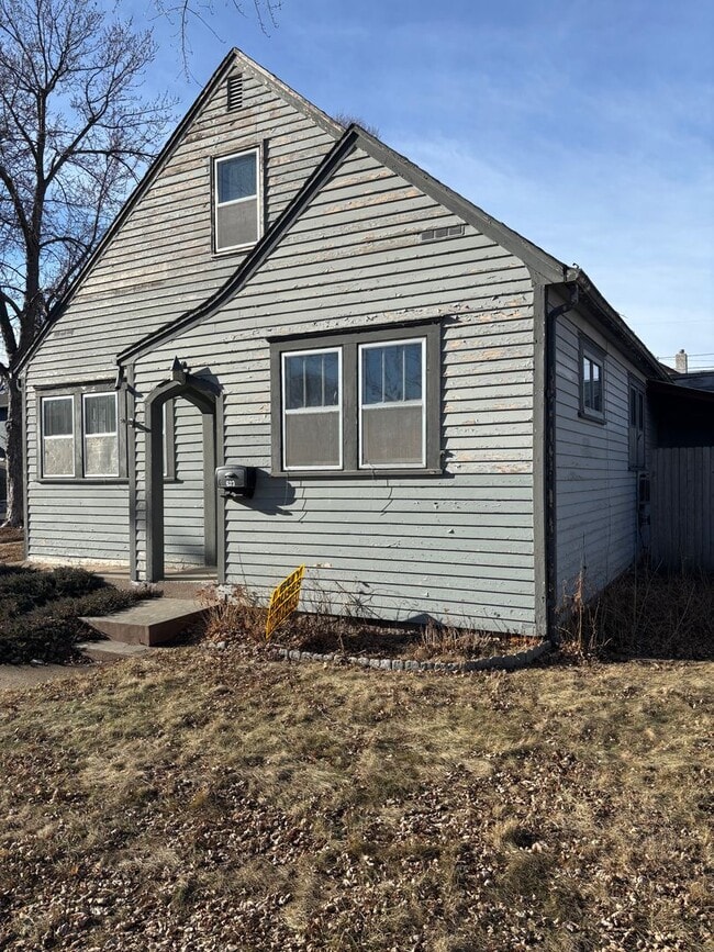 Building Photo - 623 S Willow Ave