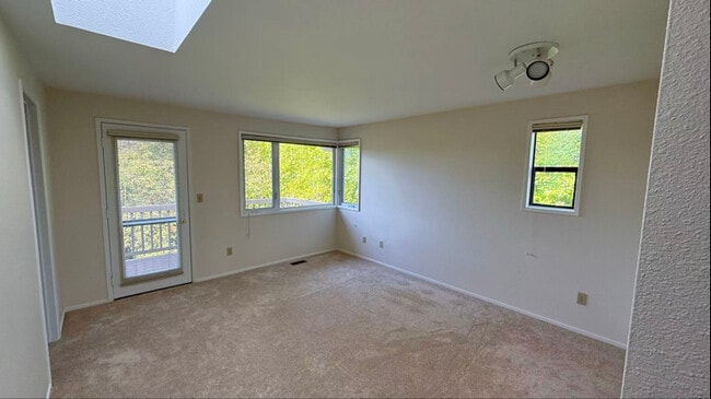 Building Photo - 215 19th Ave