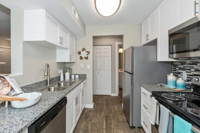 Foto del edificio - Parkside at Castleton Square Apartments and Townhomes