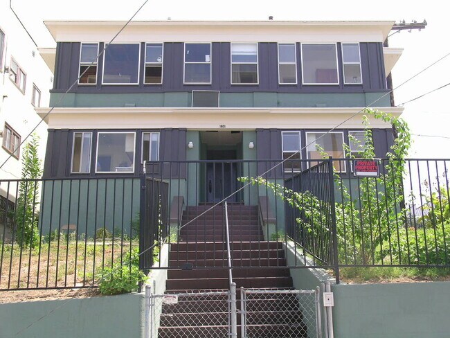 Building Photo - 836 S Park View St
