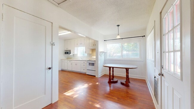 Foto del edificio - 2560 Fowler Ave