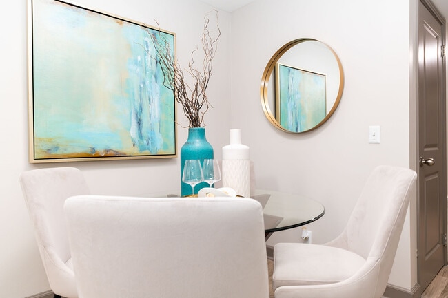Dining area decor - Eastwood Greene
