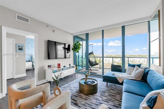 Foto del edificio - 601 NE 36th St