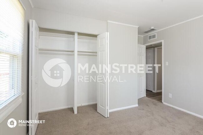 Building Photo - 4030 Kalmar Dr