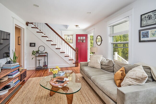 Building Photo - 221 Silvermine Ave
