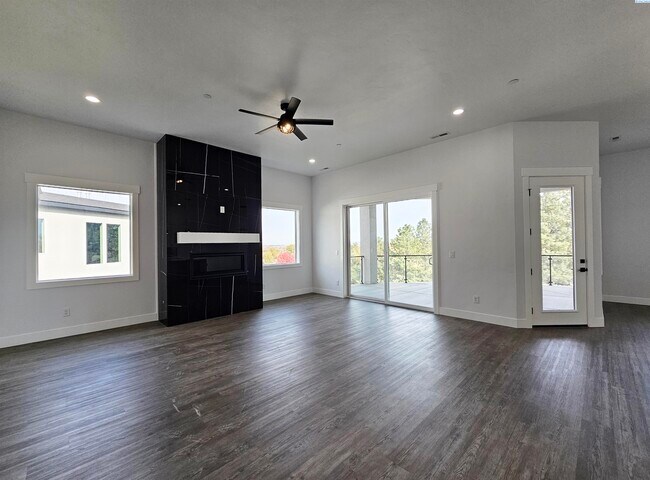 Foto del edificio - Rambler/Basement with Territorial Views